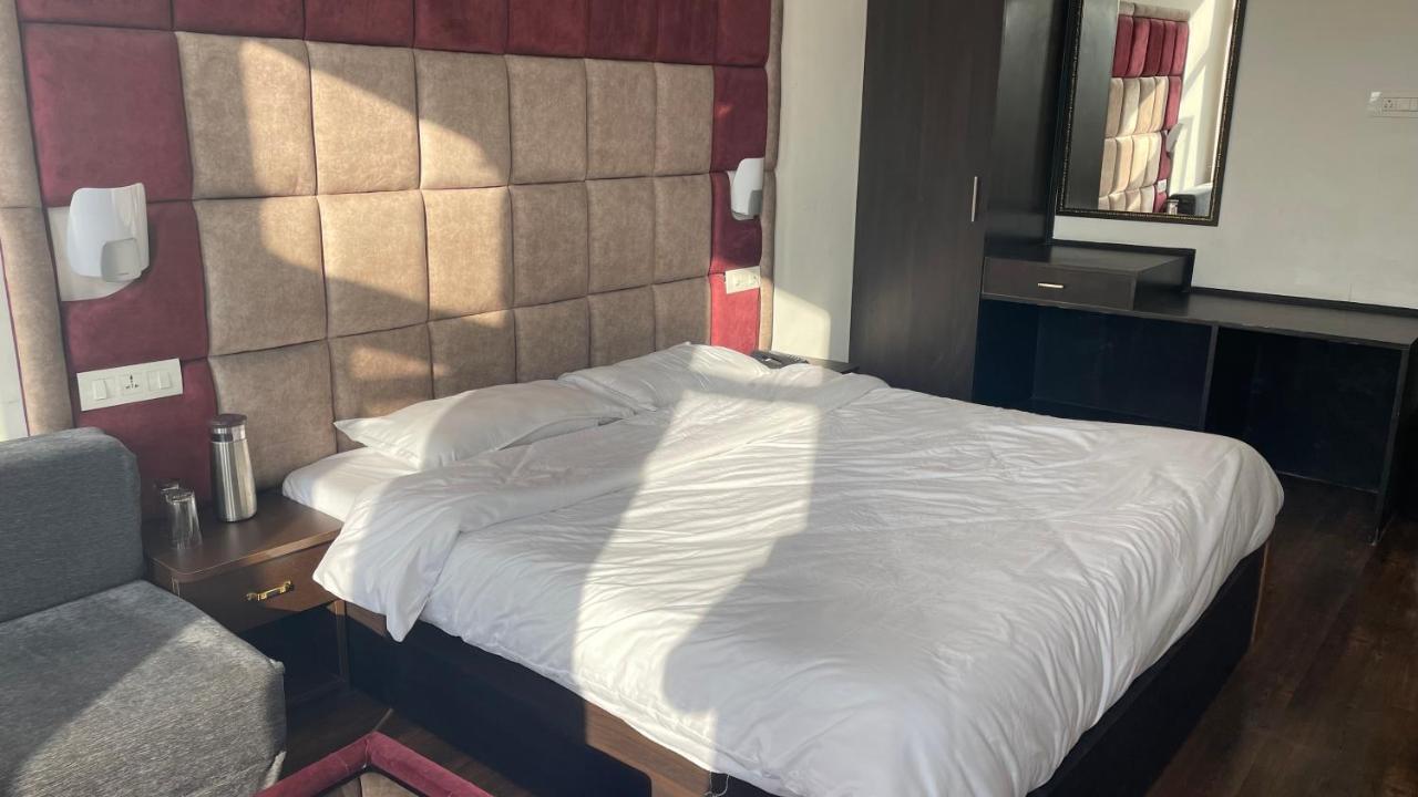 Hotel Senorita Srīnagar Eksteriør billede