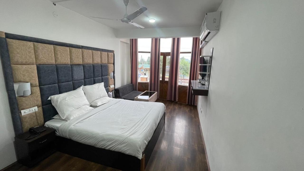 Hotel Senorita Srīnagar Eksteriør billede