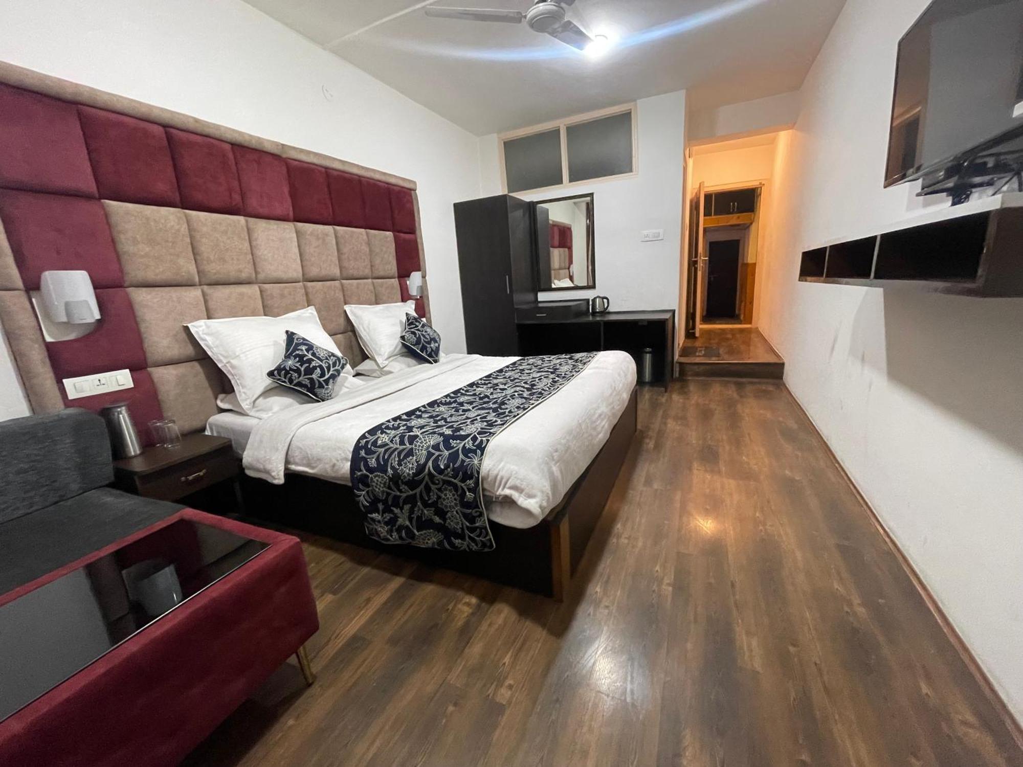 Hotel Senorita Srīnagar Eksteriør billede