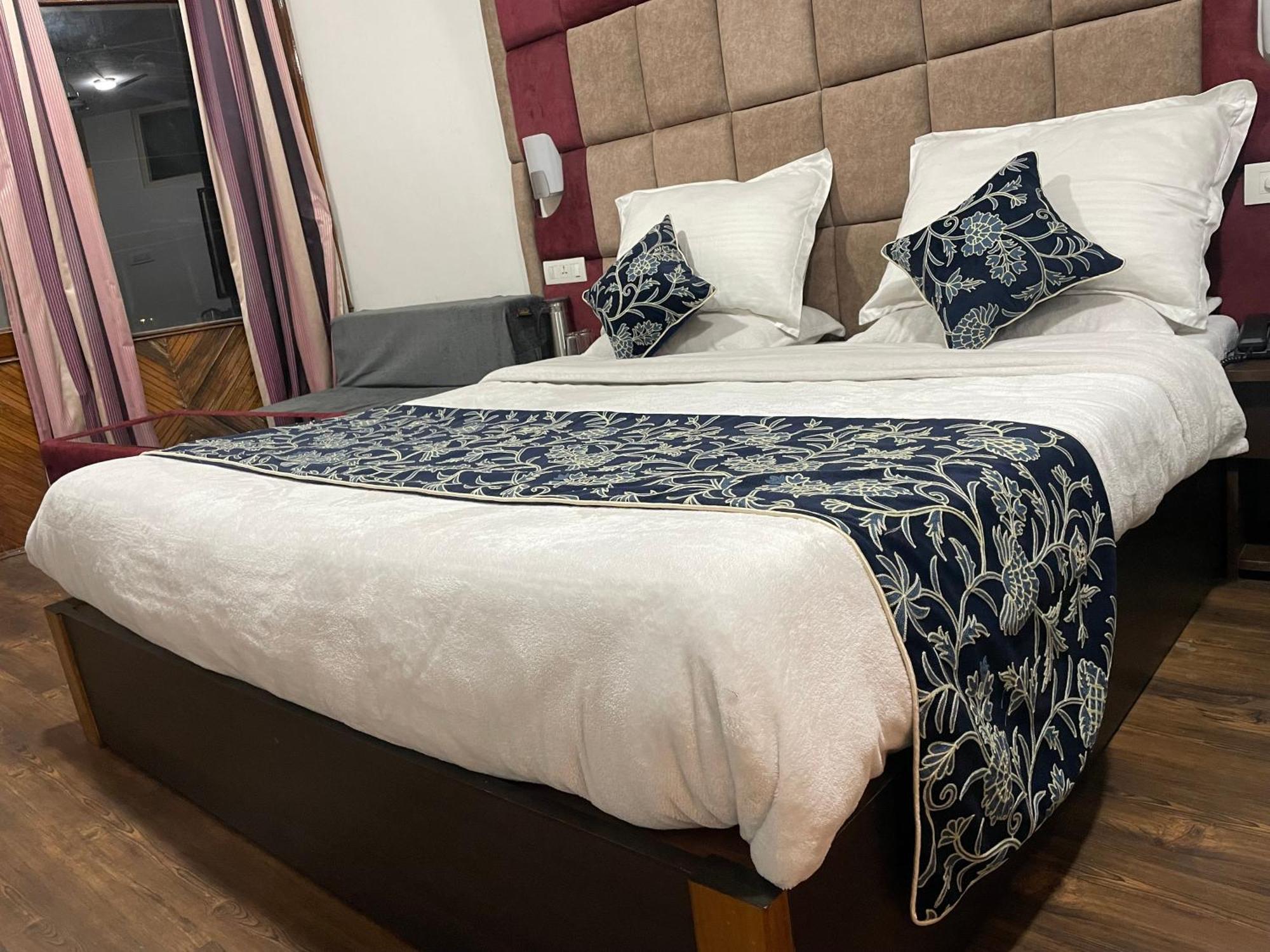 Hotel Senorita Srīnagar Eksteriør billede