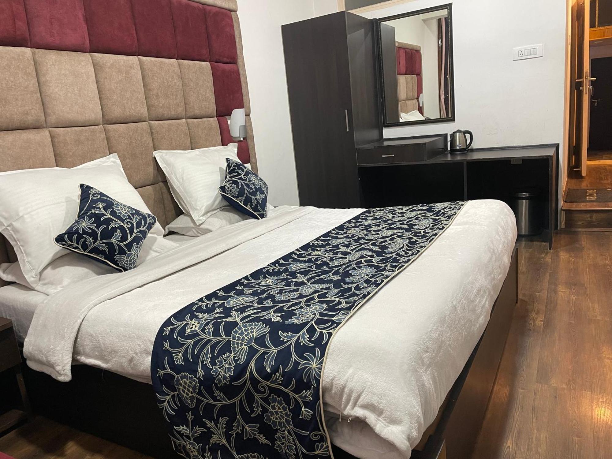 Hotel Senorita Srīnagar Eksteriør billede