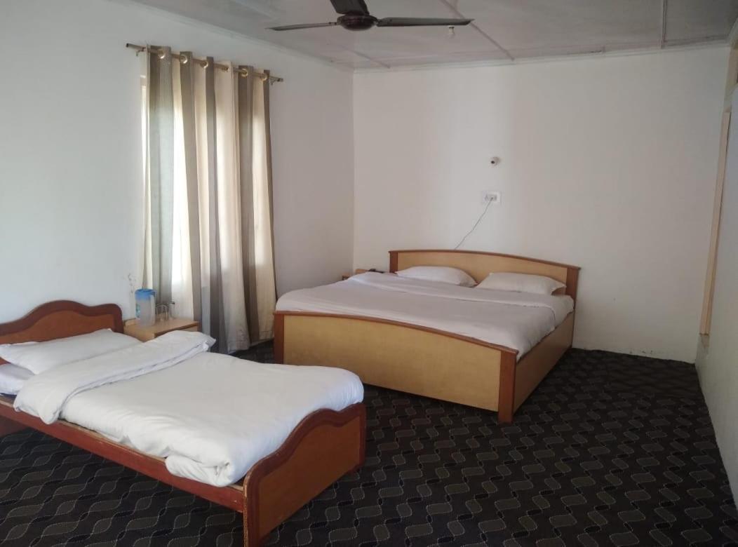Hotel Senorita Srīnagar Eksteriør billede