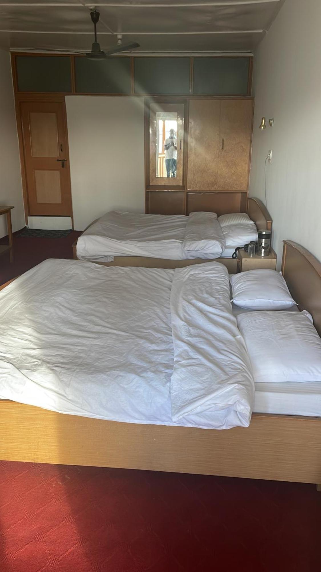 Hotel Senorita Srīnagar Eksteriør billede