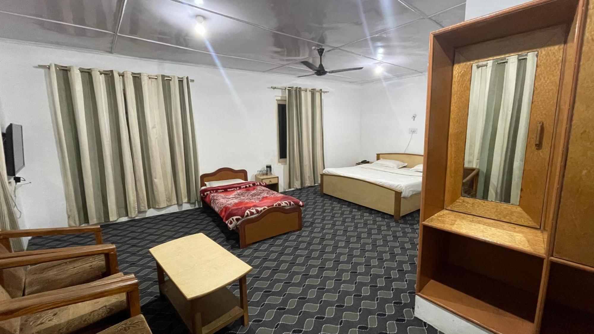 Hotel Senorita Srīnagar Eksteriør billede